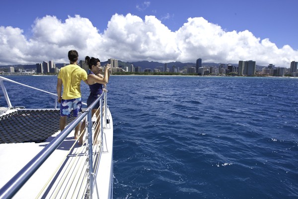 Waikiki_lunch_and_snorkel_catamaran_sail