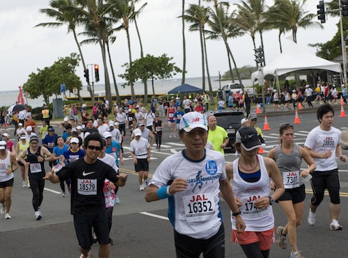 Hawaii_Oahu_Honolulu_marathon_runners