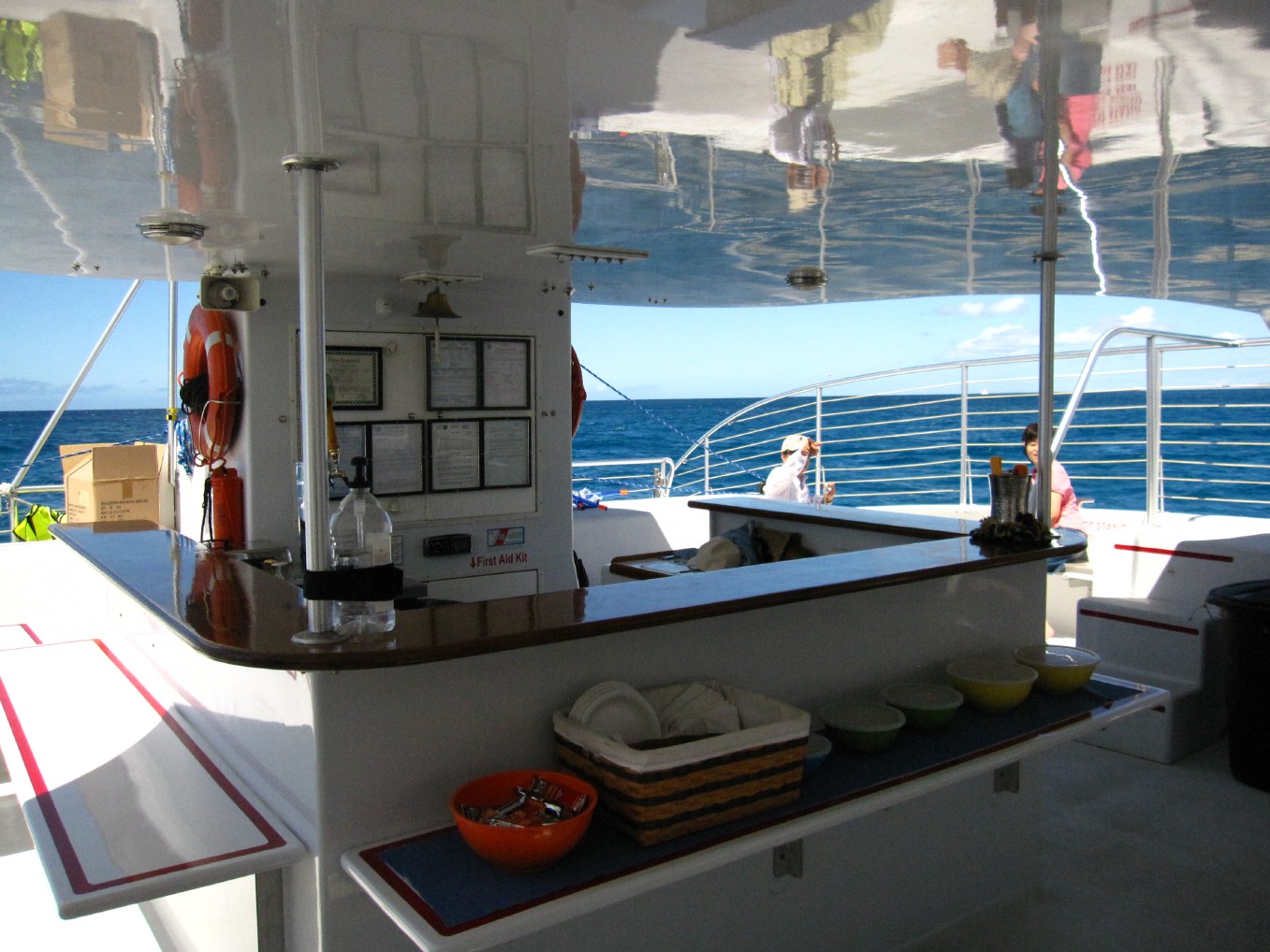 Waikiki_lunch_and_snorkel_catamaran_sail