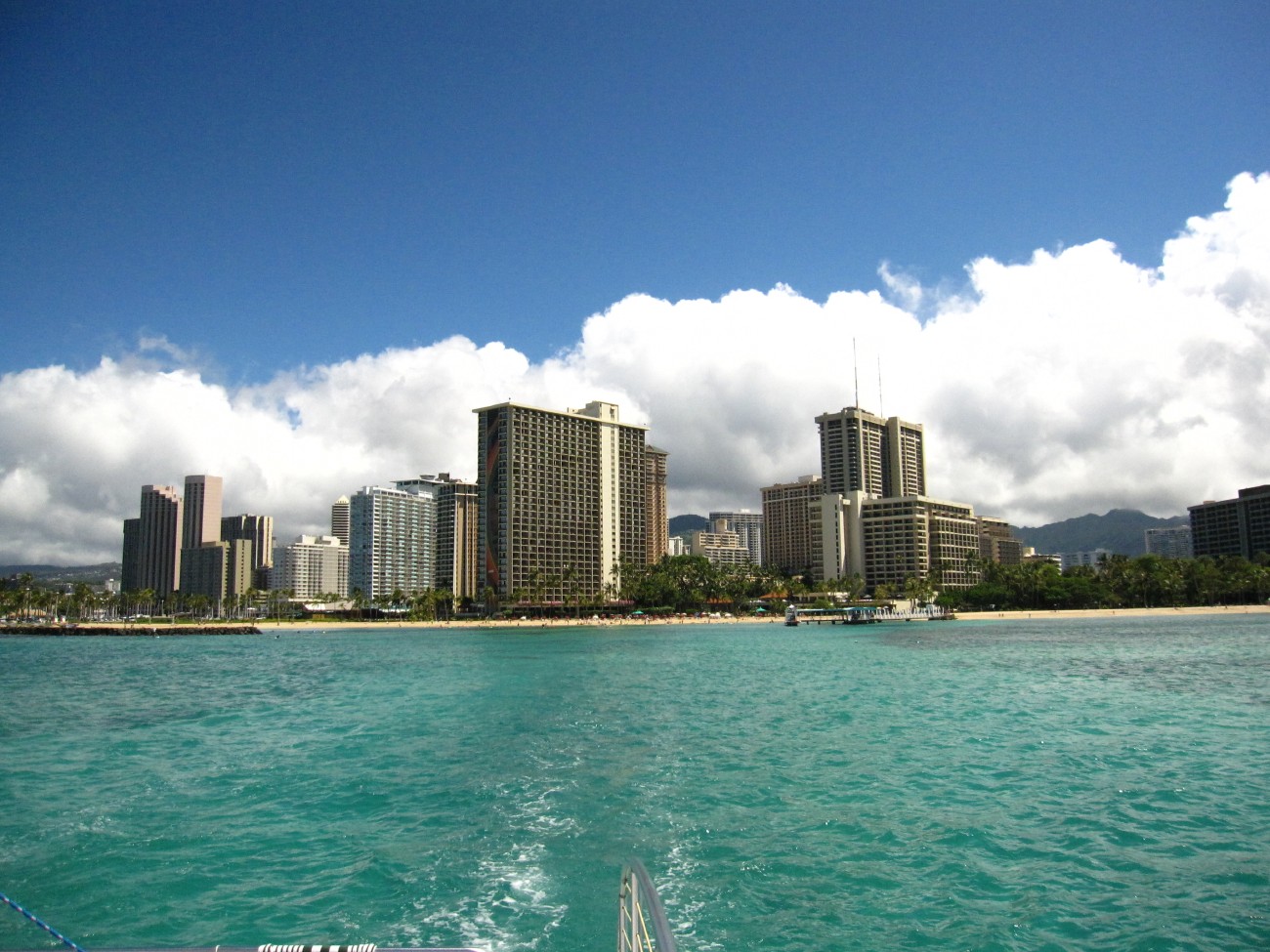 Waikiki_lunch_and_snorkel_catamaran_sail