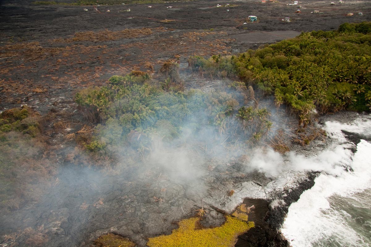 Kilauea_volcano_Kalapana_lava_flow_slows_down