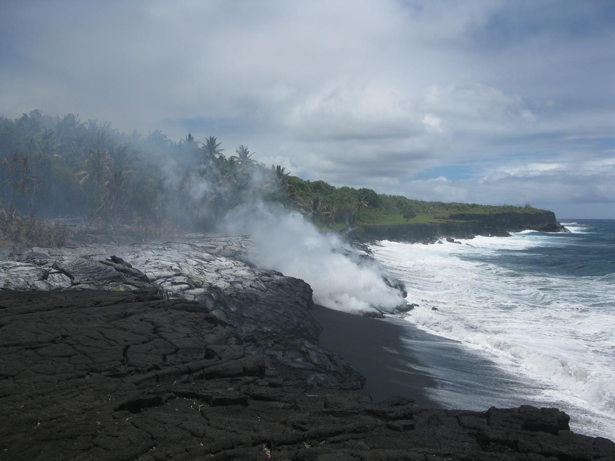 Kilauea_volcano_Kalapana_lava_flow_slows_down