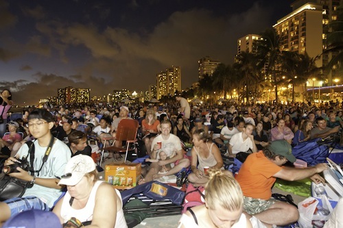 Hawaii_Five-0_Waikiki_beach_fourth_season_premiere