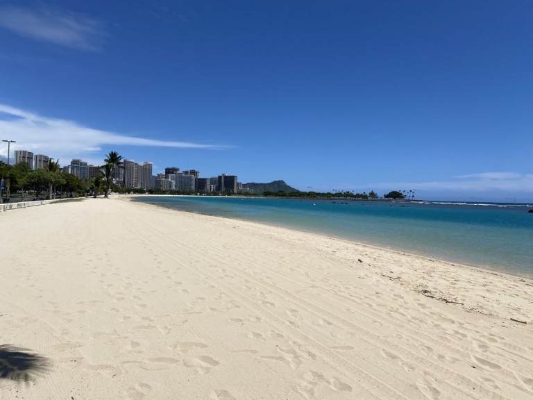 Ala Moana Beach Right Now