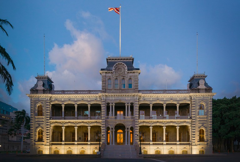 Lit-up-HN1711-AY-Iolani-Palace-3578