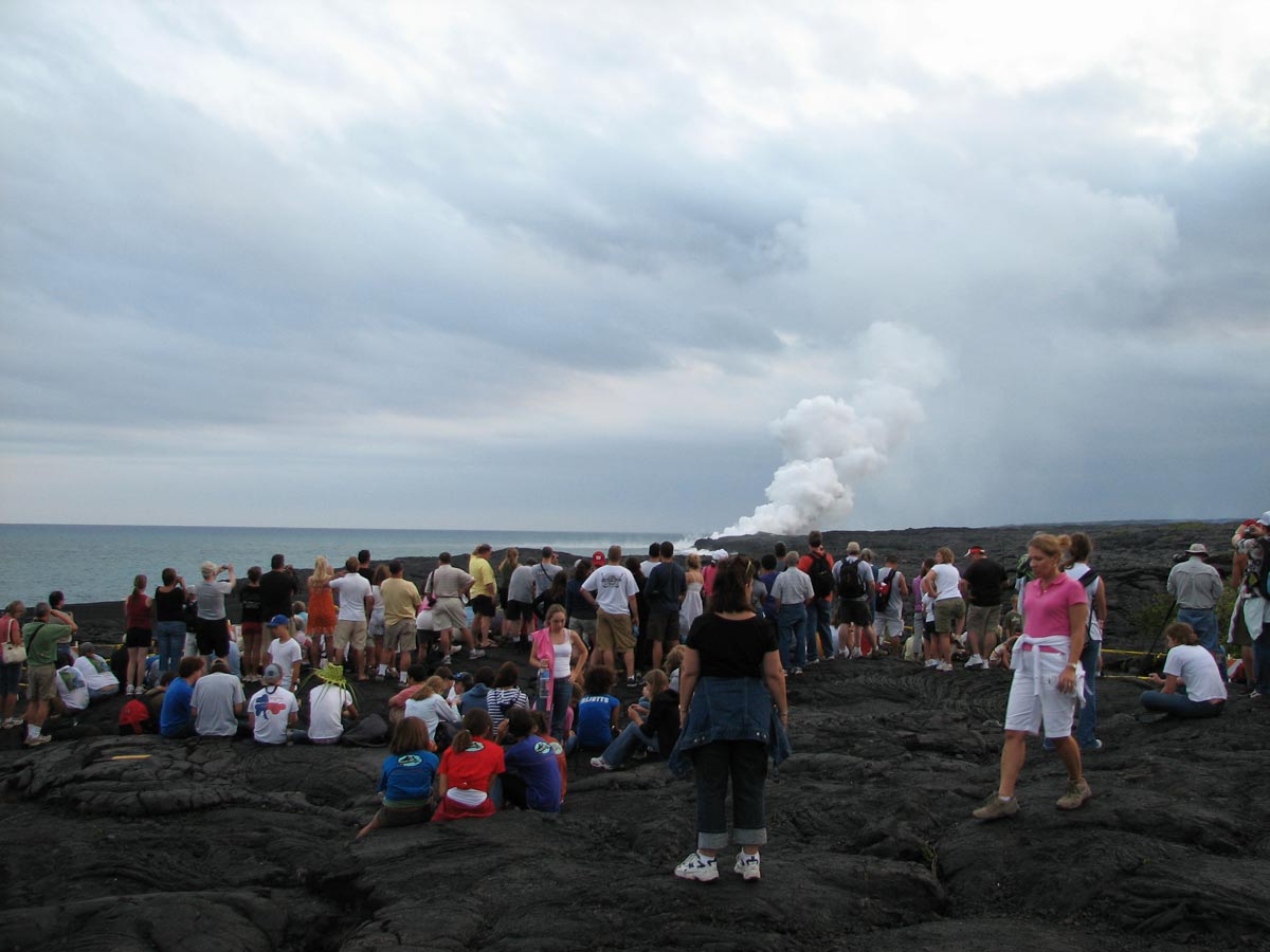 best_place_view_Kilauea_volcano_lava_right_now