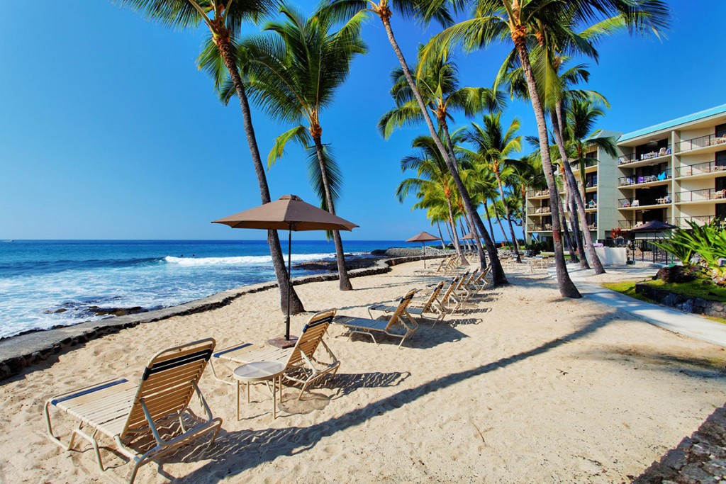aston-kona-by-the-sea-beach-chairs-1920x1280
