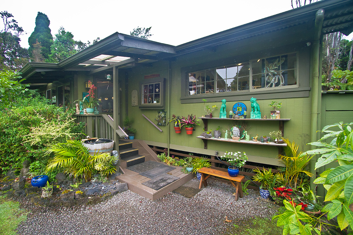 Why You Should Stop for Lunch at Hawaii Island's Volcano Garden