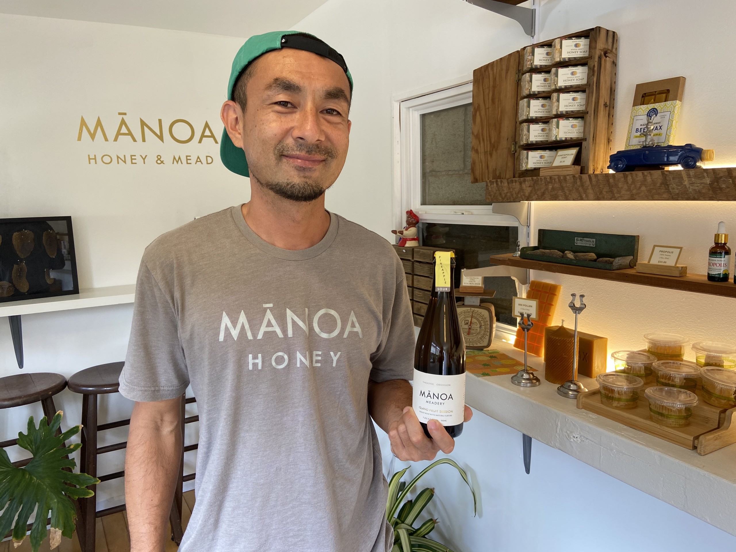 Get Mead Using Local Honey at O'ahu's Only Meadery - HAWAIʻI Magazine