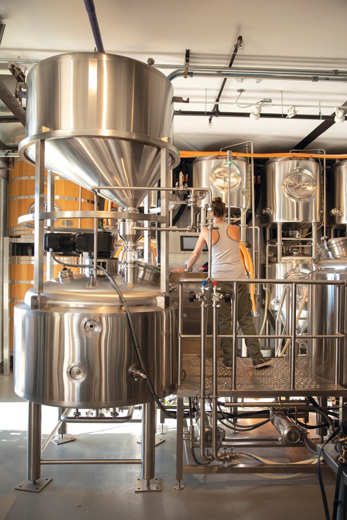 04 2204 Mahaloaleworksp1a1595 Swp