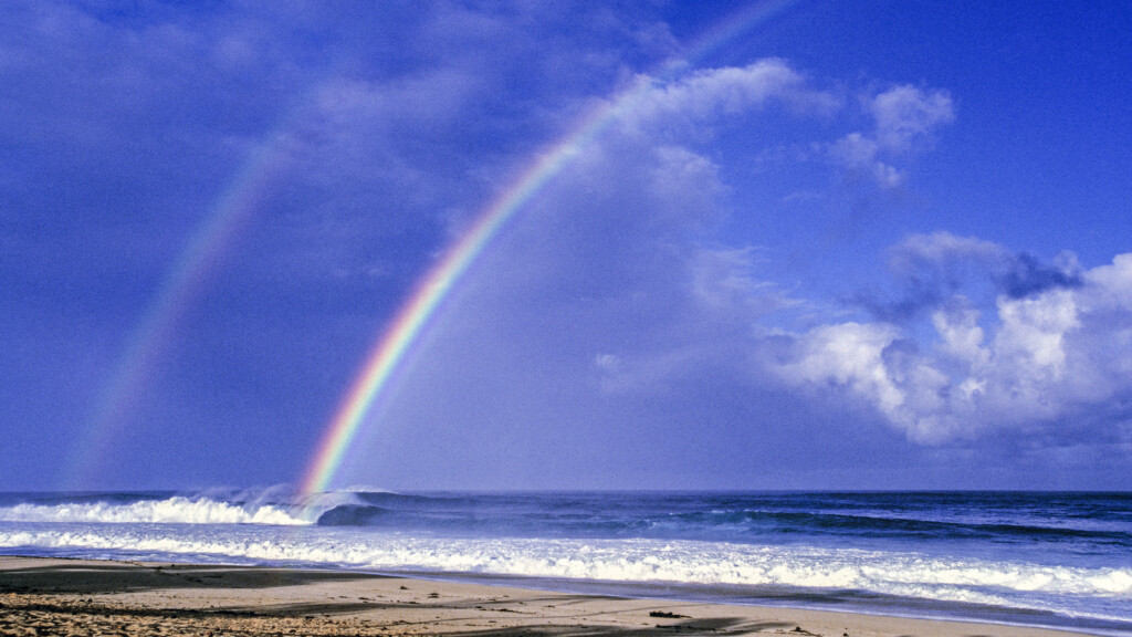 Usa, Hawaii, Winter Waves At Ehukai Beach Park