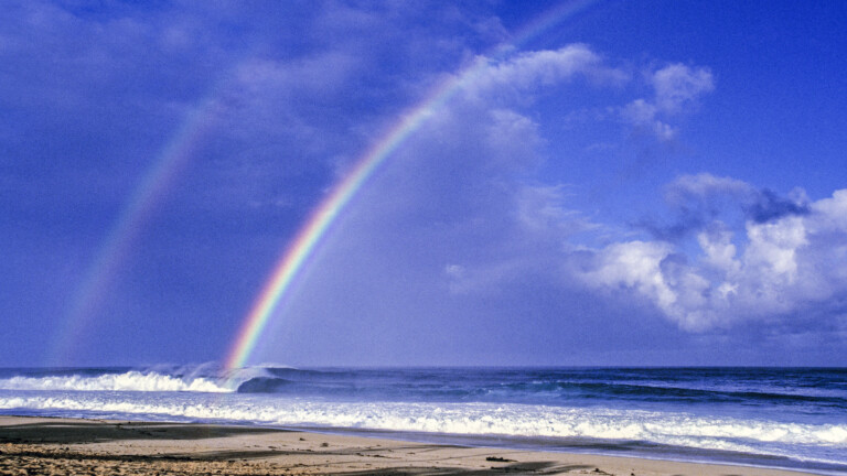 Usa, Hawaii, Winter Waves At Ehukai Beach Park