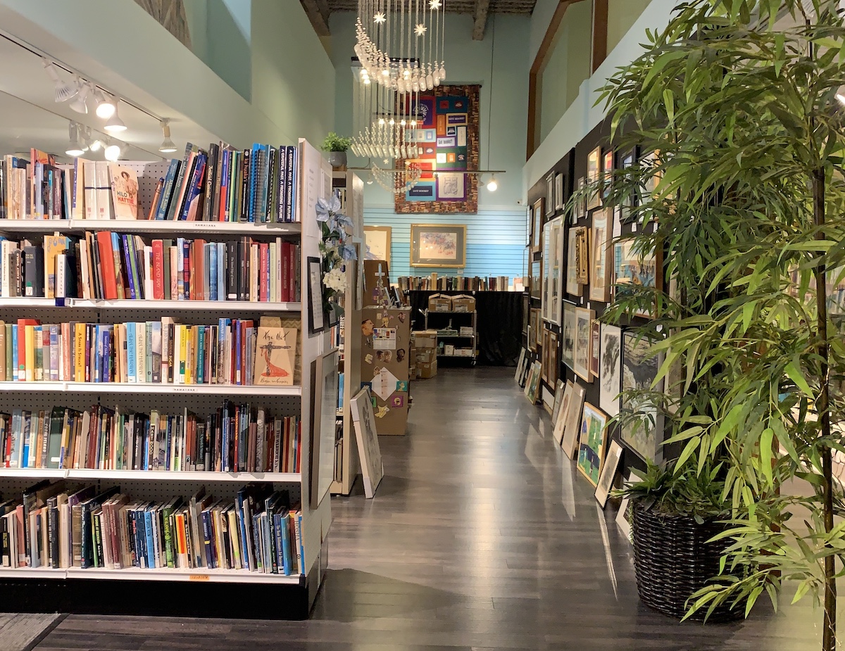 5 Independent Honolulu Bookstores That All Book Lovers Should Visit